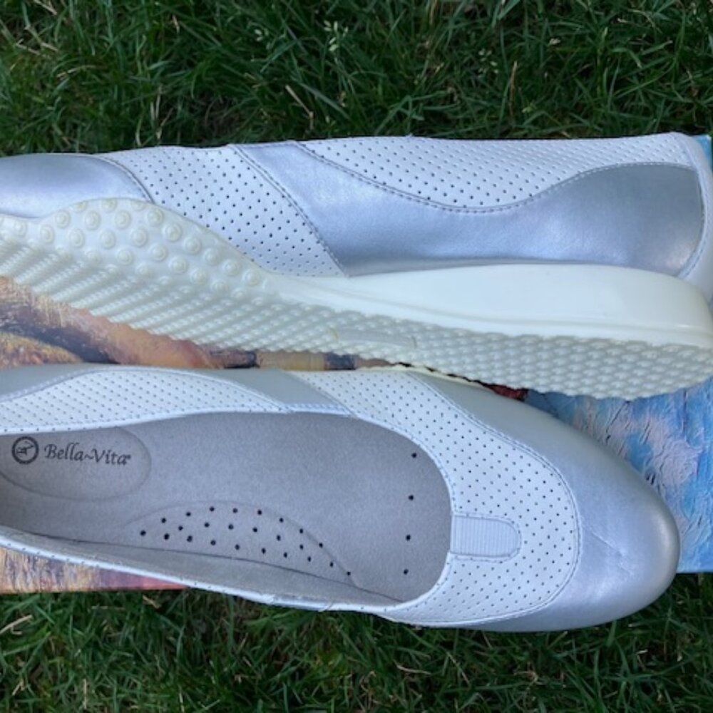 Bella Vita flats white 9.5 N